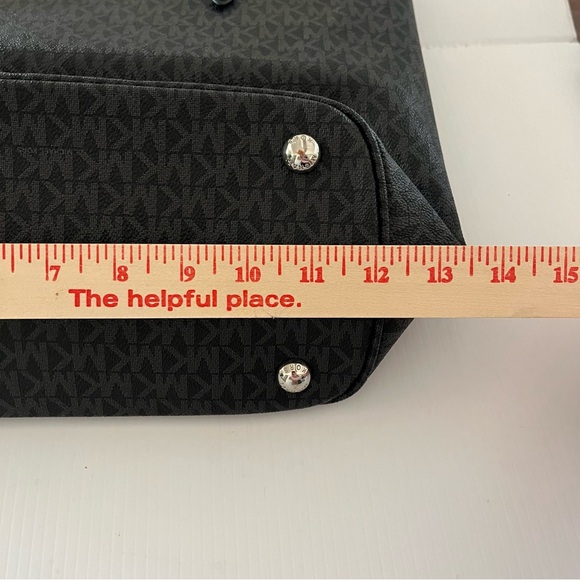 NWOT Michael Kors Jet Set Black Gray Monogram Medium Snap Front Pocket Tote - Picture 15 of 16